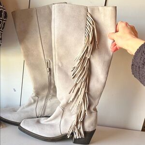 Wonderly Gray Fringe Cowgirl Boots